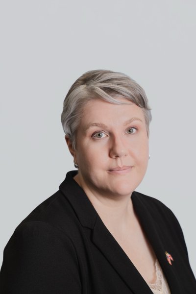 Lisa J. Barndt